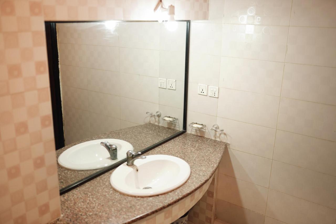Diamond Lodge Karachi Ngoại thất bức ảnh